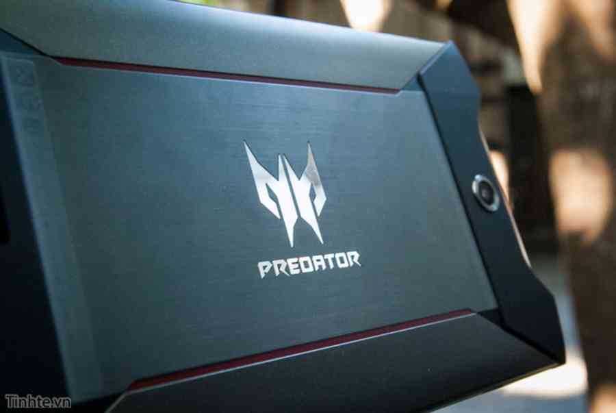 tren tay acer predator 8 may tinh bang choi game thiet ke ham ho chay atom